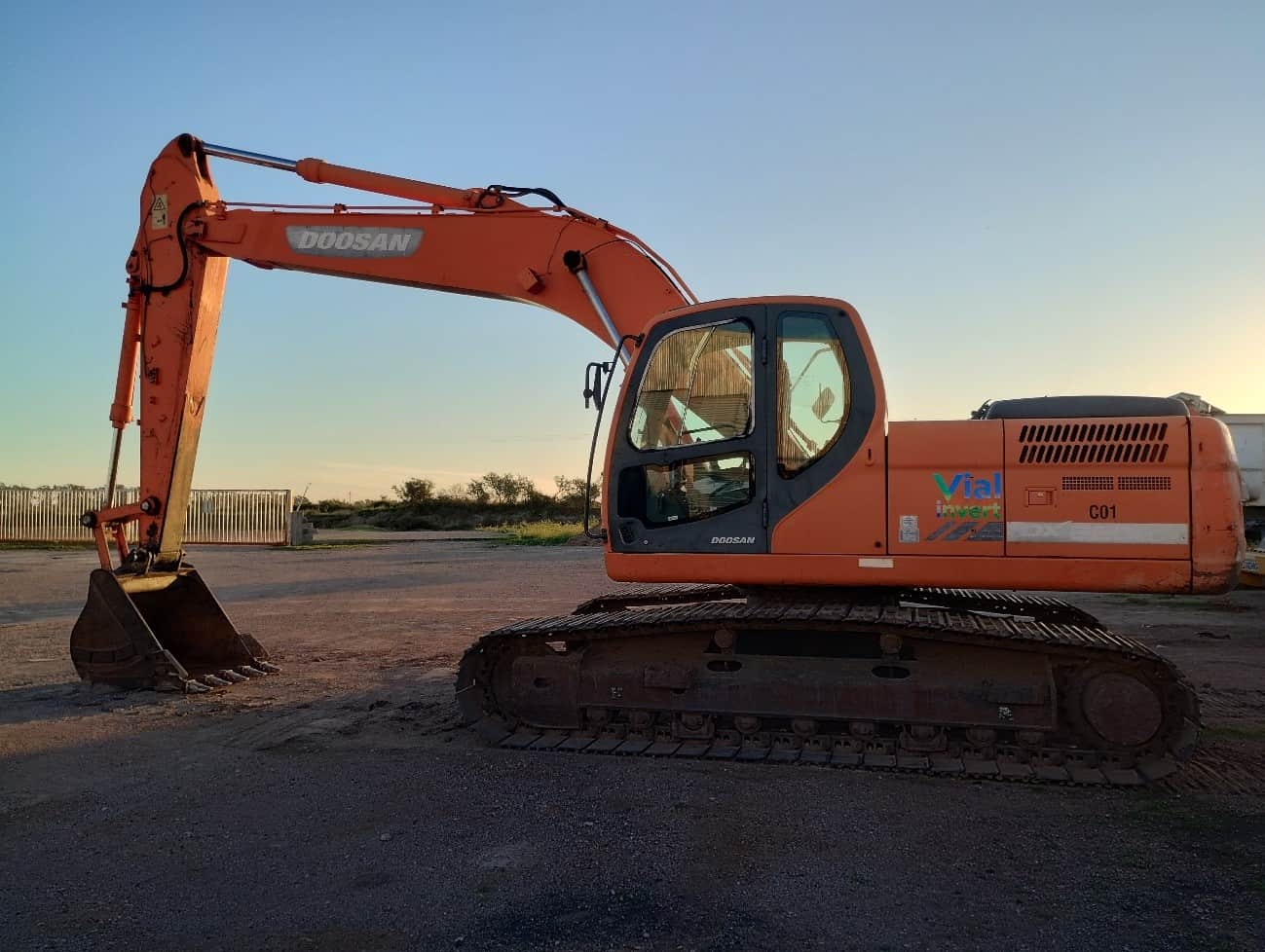 Excavadora Doosan DX225LCA Vialinvert